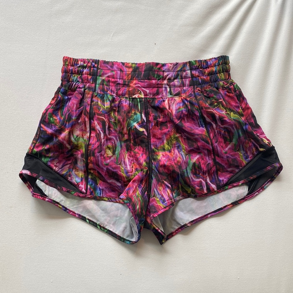 Lululemon Hotty Hot HR 2.5” Shorts